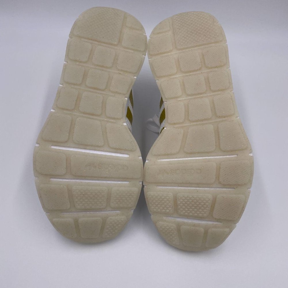 adidas Swift Run White / Gold Womens Shoes - Picture 5 of 9